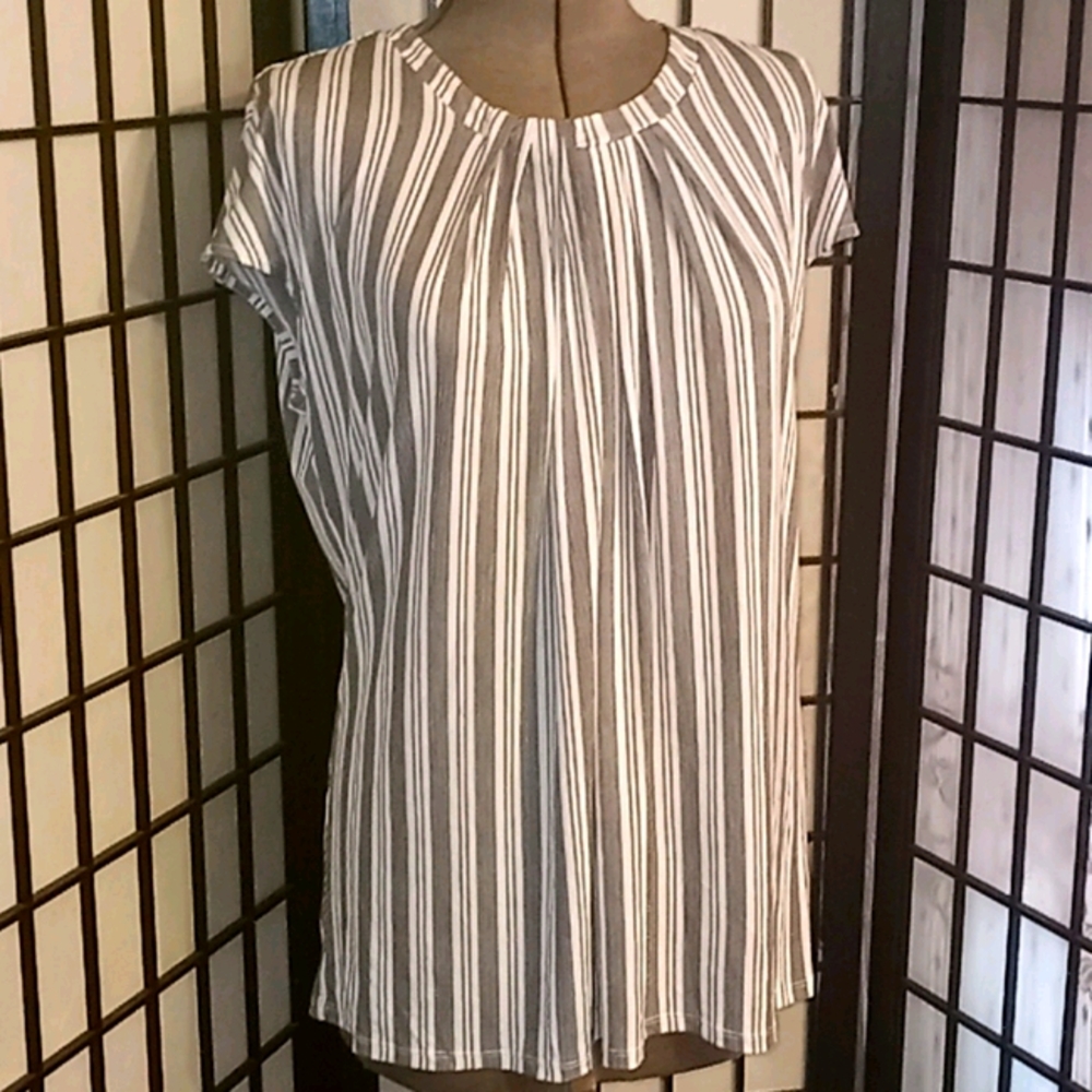 New LIZ CLAIBORNE TOP
